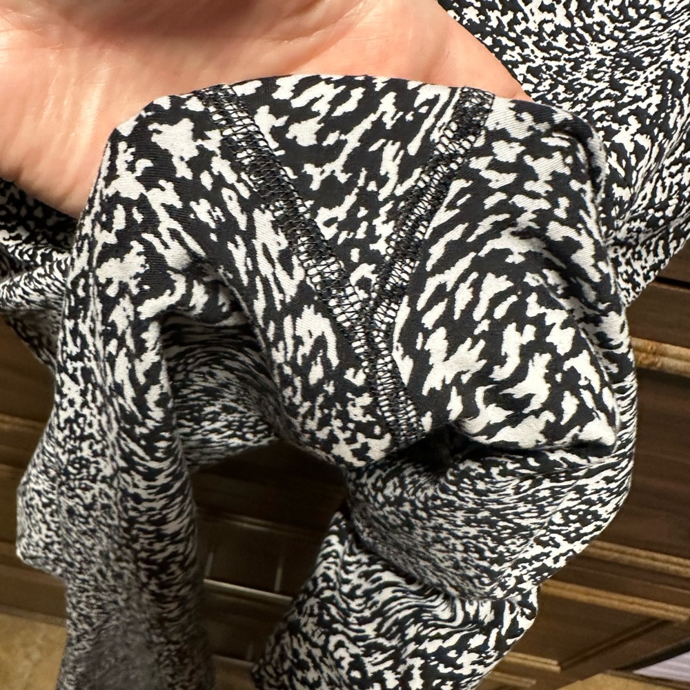 Lululemon InStill HR Leggings 28" Size 8 - Picture 5 of 8
